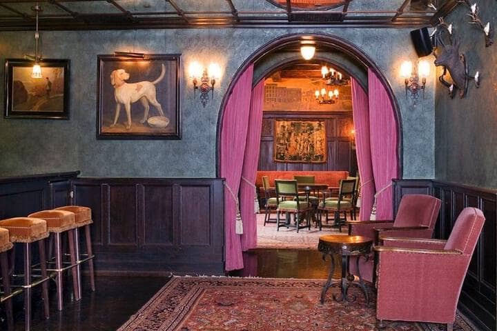 Lounge 41 of 50